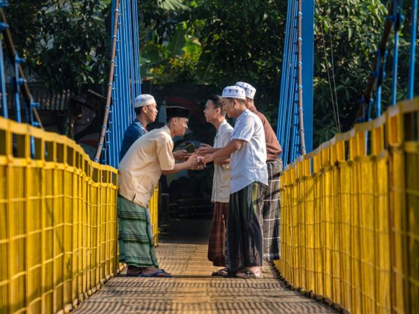 Ketulusan Membangun Kepercayaan Diri Pria Menarik Wanita