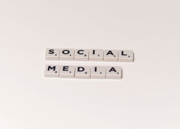 Strategi Membangun Brand Lokal dengan Media Sosial